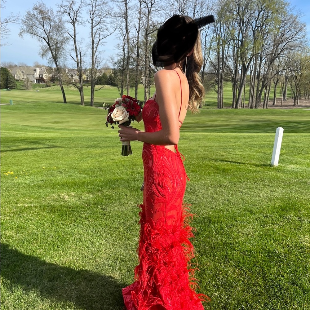 Gorgeous red prom dress.Size 00